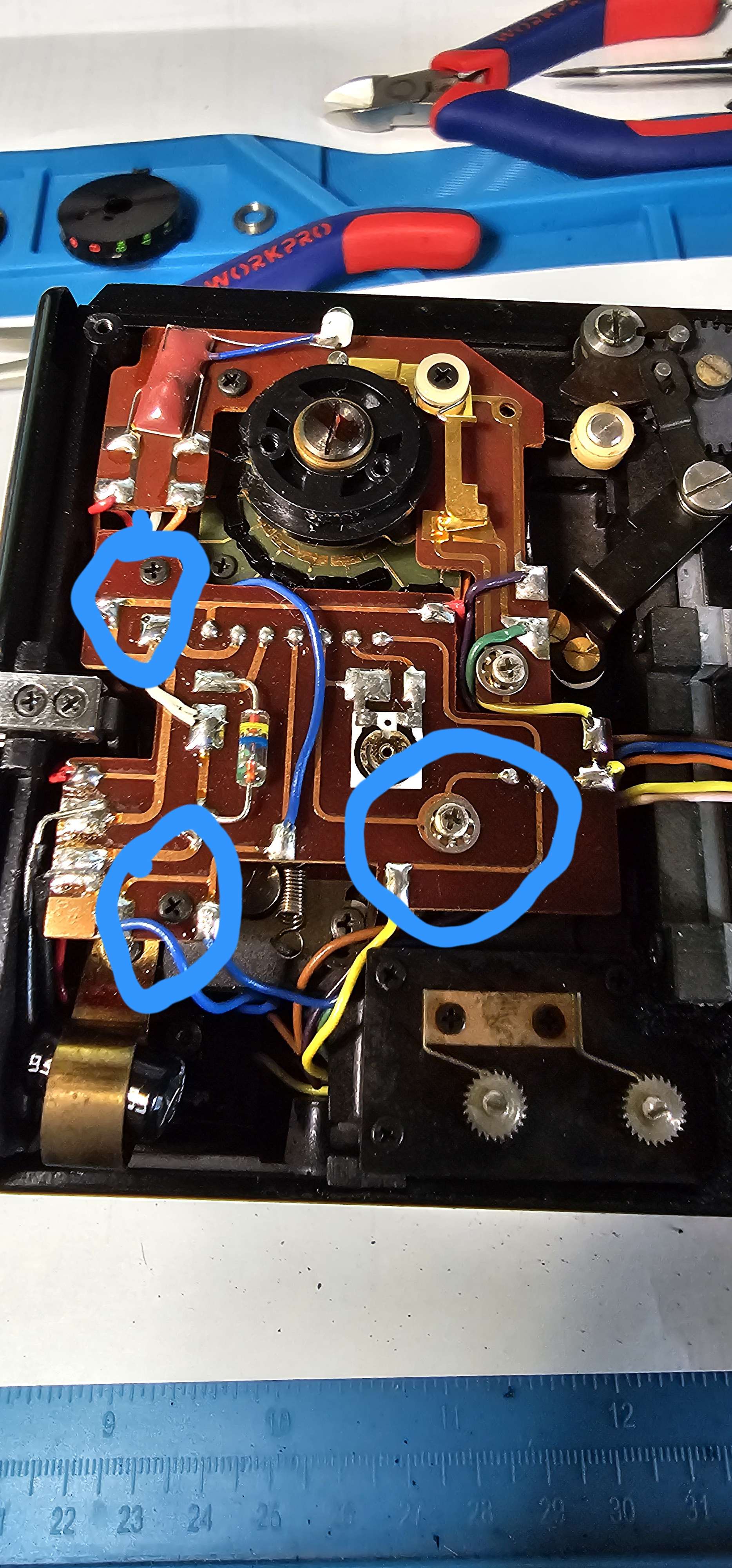 PCB souleve pour le changement de C1